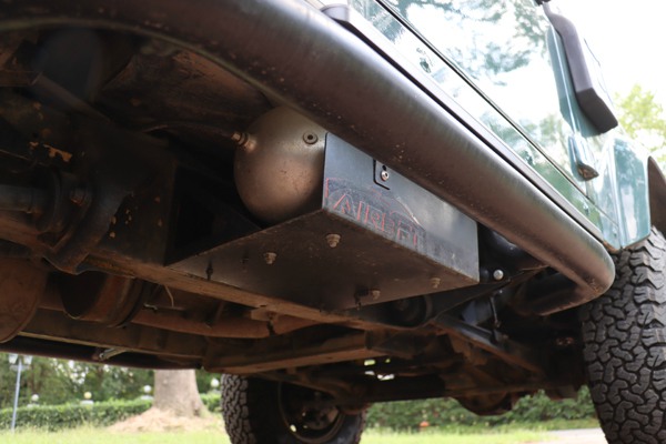 Land Rover Defender L316 Air Suspension Case Photo Land Rover Defender L316 Air Suspension Case Photo