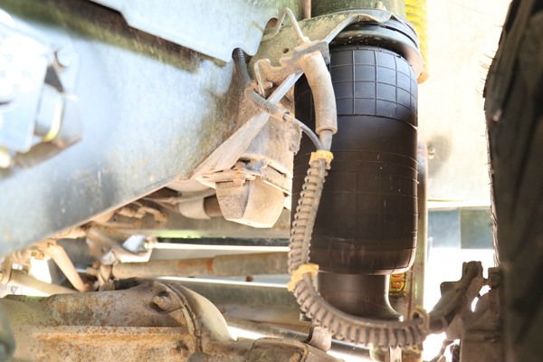 Land Rover Defender L316 Air Suspension Case Photo Land Rover Defender L316 Air Suspension Case Photo