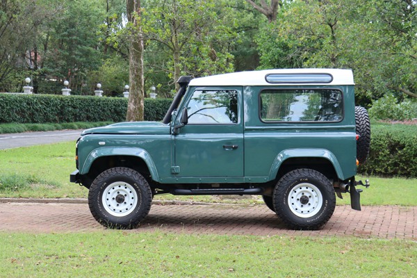 Land Rover Defender L316 Air Suspension Case Photo Land Rover Defender L316 Air Suspension Case Photo