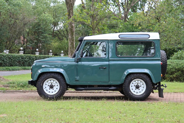 Land Rover Defender L316 Air Suspension Case Photo Land Rover Defender L316 Air Suspension Case Photo