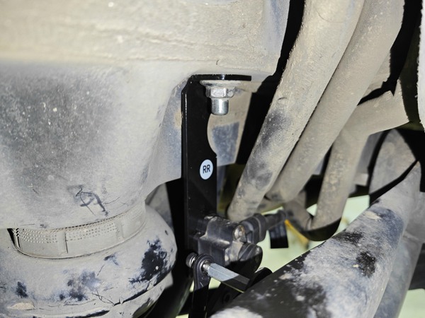 Toyota Alphard 40 Series Air Suspension Height Sensor Installation Tutorial Toyota Alphard 40 Series Air Suspension Height Sensor Installation Tutorial