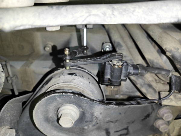 Toyota Alphard 40 Series Air Suspension Height Sensor Installation Tutorial Toyota Alphard 40 Series Air Suspension Height Sensor Installation Tutorial