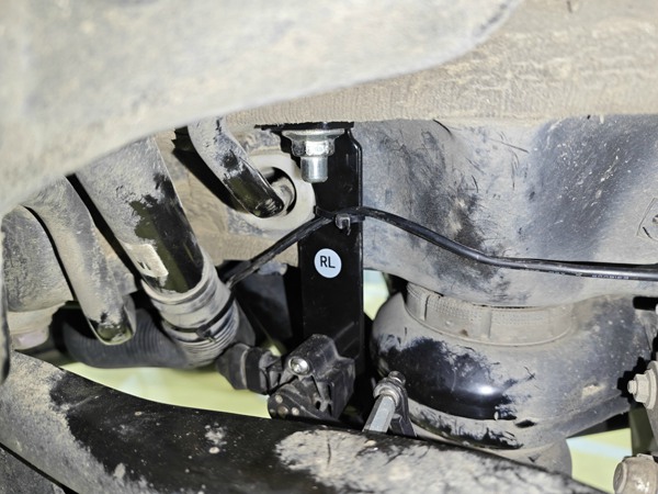 Toyota Alphard 40 Series Air Suspension Height Sensor Installation Tutorial Toyota Alphard 40 Series Air Suspension Height Sensor Installation Tutorial