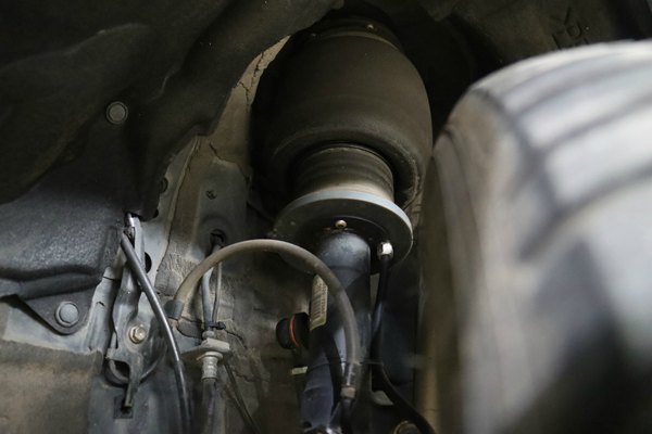 Installation and Use Instructions for Toyota Alphard 40 Series Air Suspension Installation and Use Instructions for Toyota Alphard 40 Series Air Suspension