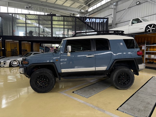 Toyota FJ Cruiser Air Suspension Kit Toyota FJ Cruiser Air Suspension Kit