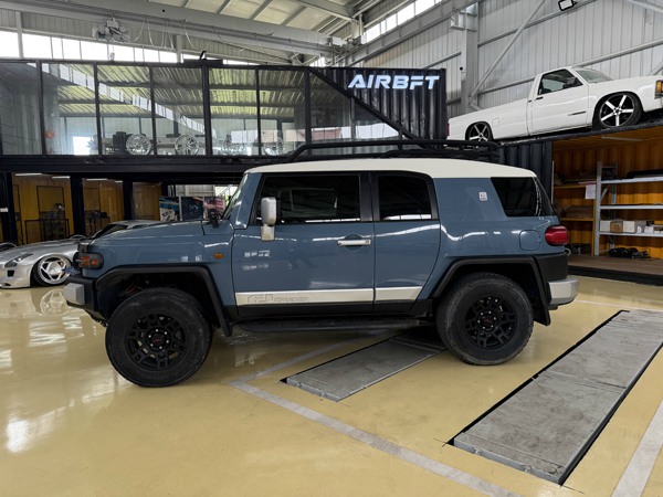Toyota FJ Cruiser Air Suspension Kit Toyota FJ Cruiser Air Suspension Kit